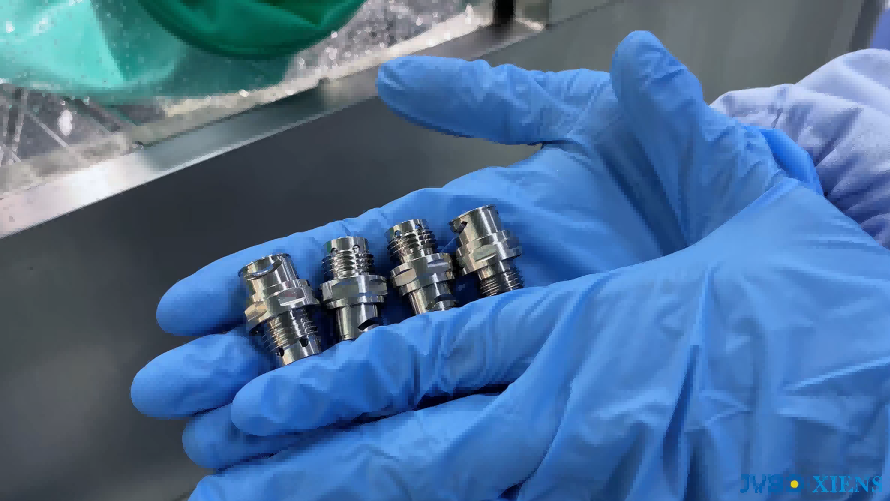 Solução para teste de limpeza de conectores rápidos UQD de refrigeração líquida em servidores de IA